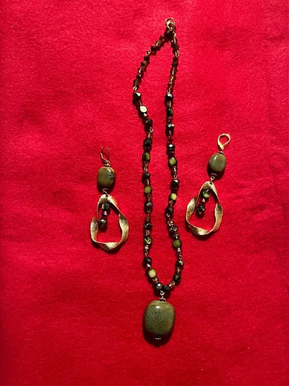 Chunky Green Stone Bead Pendant Necklace & Earrings Set